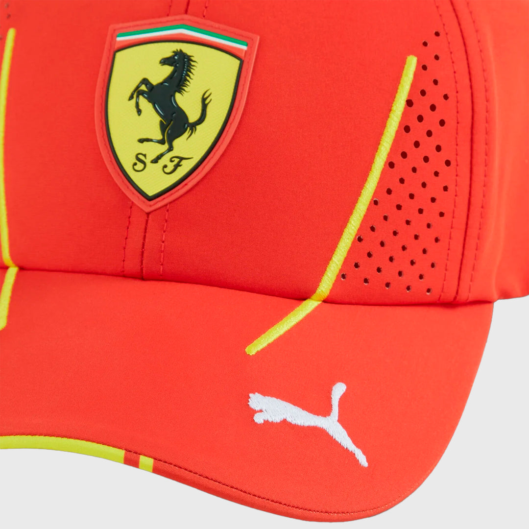 Gorra Ferrari de Carlos Sainz 2024
